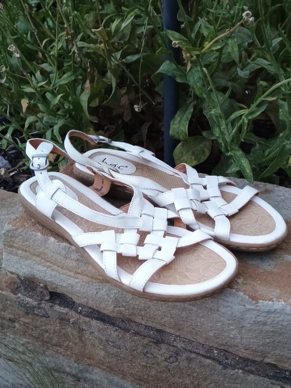 b.o.c. Nilsa White Strappy Comfort Sandals Women's Size 9